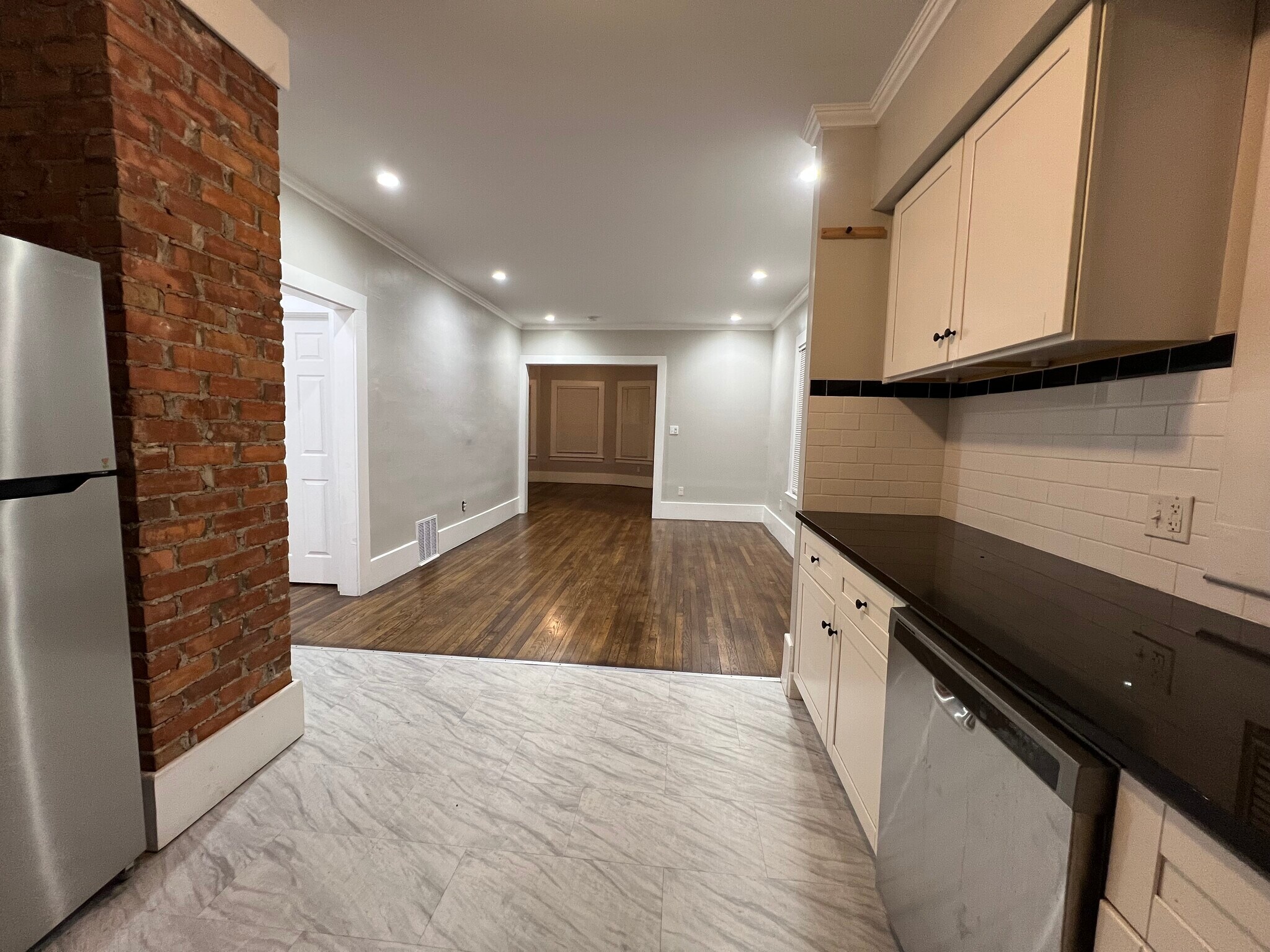 Building Photo - 7426 Dunedin St