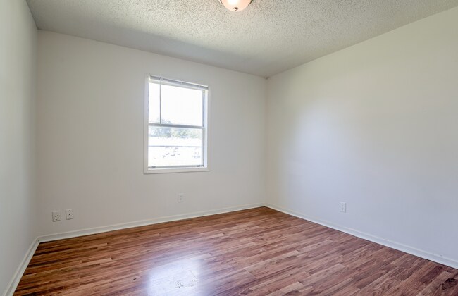 Building Photo - 6106 E 153 Terrace