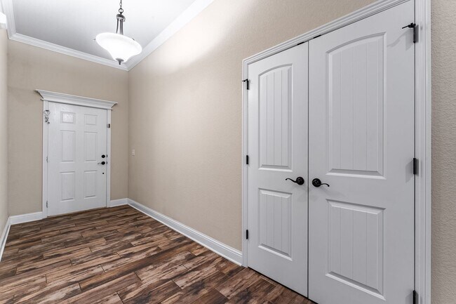 Building Photo - 2091 Eagle Dr