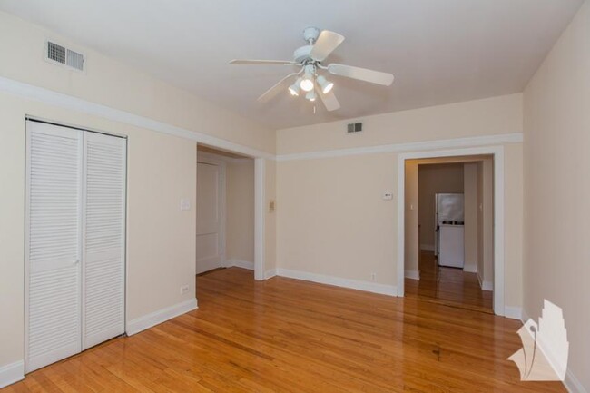 Building Photo - 0 bedroom in Chicago IL 60657
