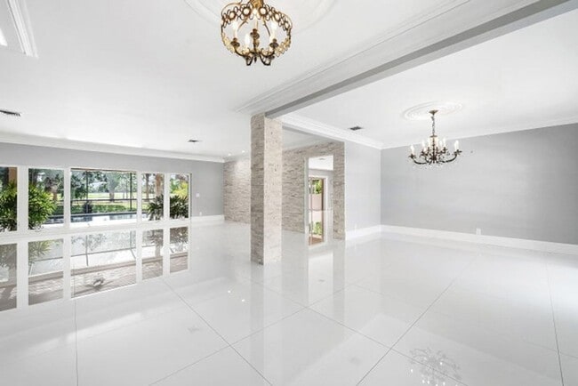 Building Photo - 417 N Country Club Dr