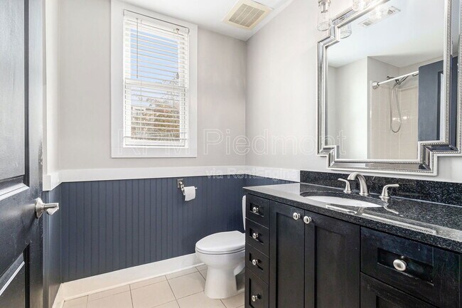 Building Photo - 925 Garrett St