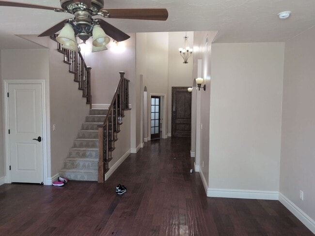 Building Photo - PET FRIENDLY -Spacious 6 Bedroom Home in St. George