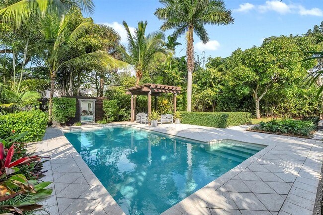 Building Photo - 863 NE 90th St