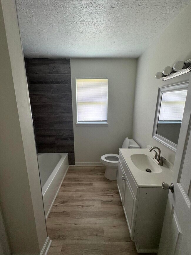 Building Photo - 425 Patrician Pl