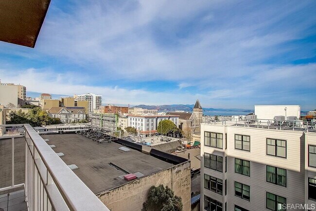 Building Photo - San Francisco Living at Its Finest 1BR/1BA w/ Parking & In-Unit Laundry