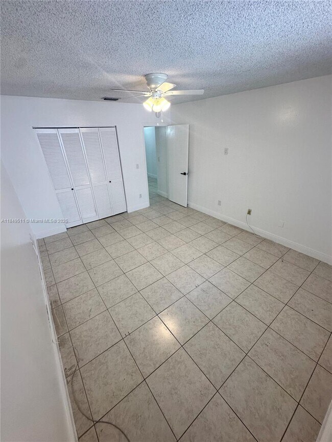 Building Photo - 1130 W 37th St