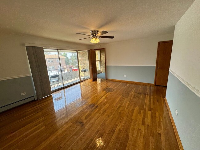 Building Photo - 3014 W 59th St