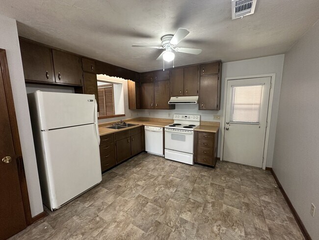 Building Photo - 2084 Pats Place