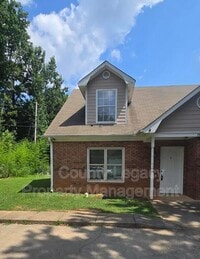Building Photo - 700 Rosehip Ln