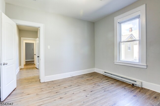 Building Photo - 108 Hilton Ave