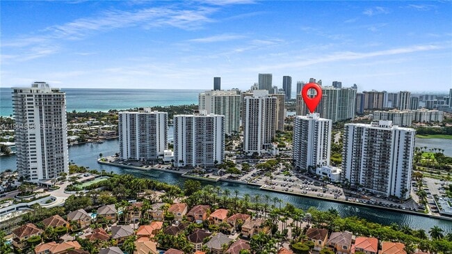 Building Photo - 3731 N Country Club Dr