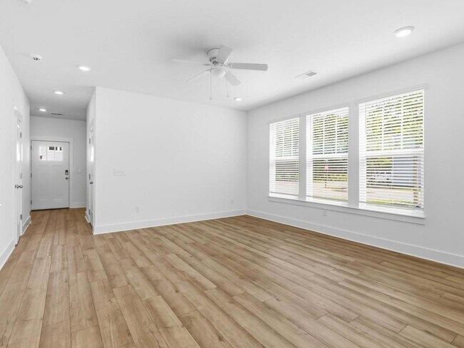 Building Photo - 105 Cobden Ct