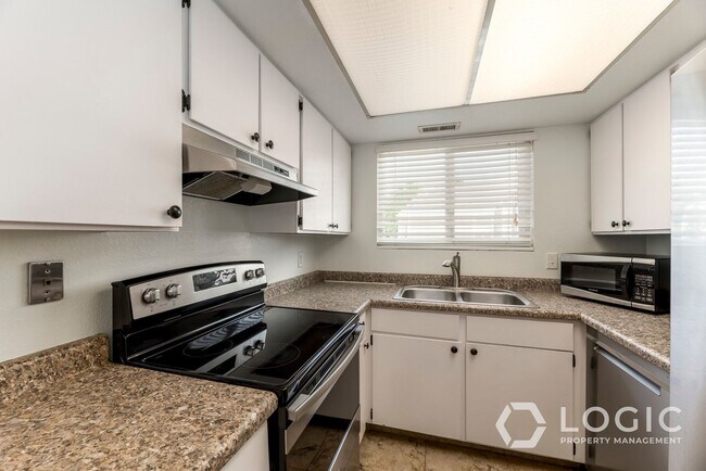 Building Photo - 4629 S Quail Vis Cv