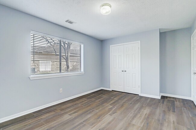 Building Photo - 7403 Manor Bridge Ct