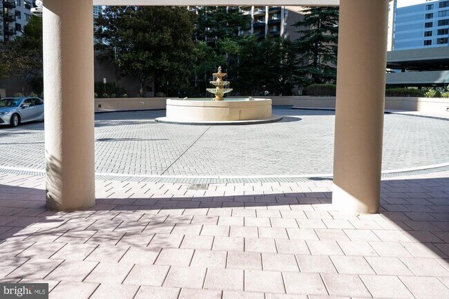 Building Photo - 1211 S Eads St