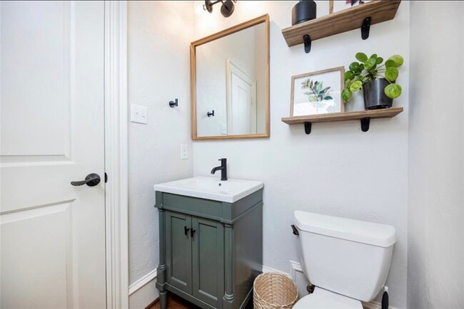 Building Photo - 5545 Cornish St