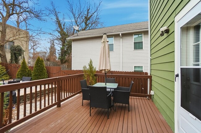 Building Photo - 2 Bed 2 Bath in Oakley!