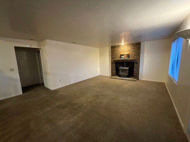 Building Photo - 1097 E 5100 S