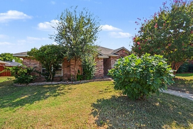 Building Photo - 1306 Woodmont Dr