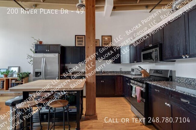 Building Photo - 200 River Pl Dr