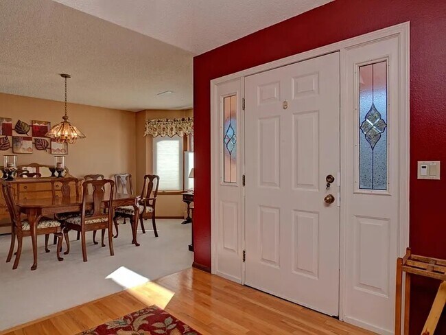 Building Photo - 790 Popes Valley Dr