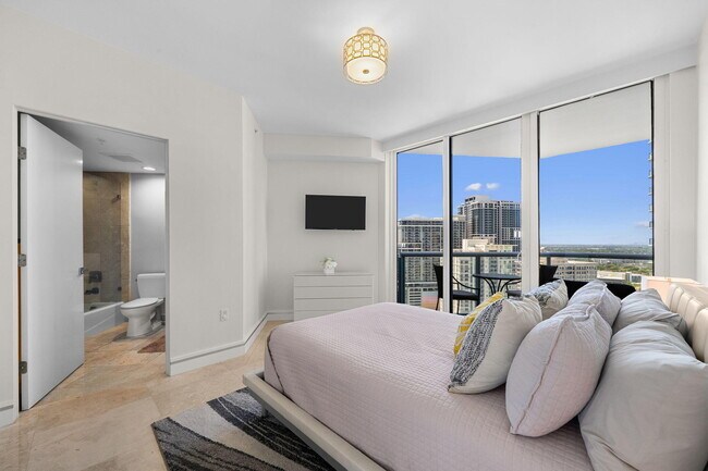 Building Photo - 333 Las Olas Way