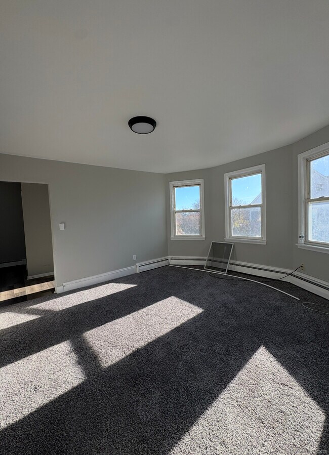 Building Photo - 192 Shaw St