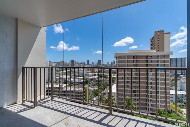 Building Photo - 1 Bed 1 Bath Camelot Condominium in Makiki
