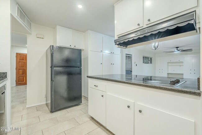 Building Photo - 125 E Papago Dr