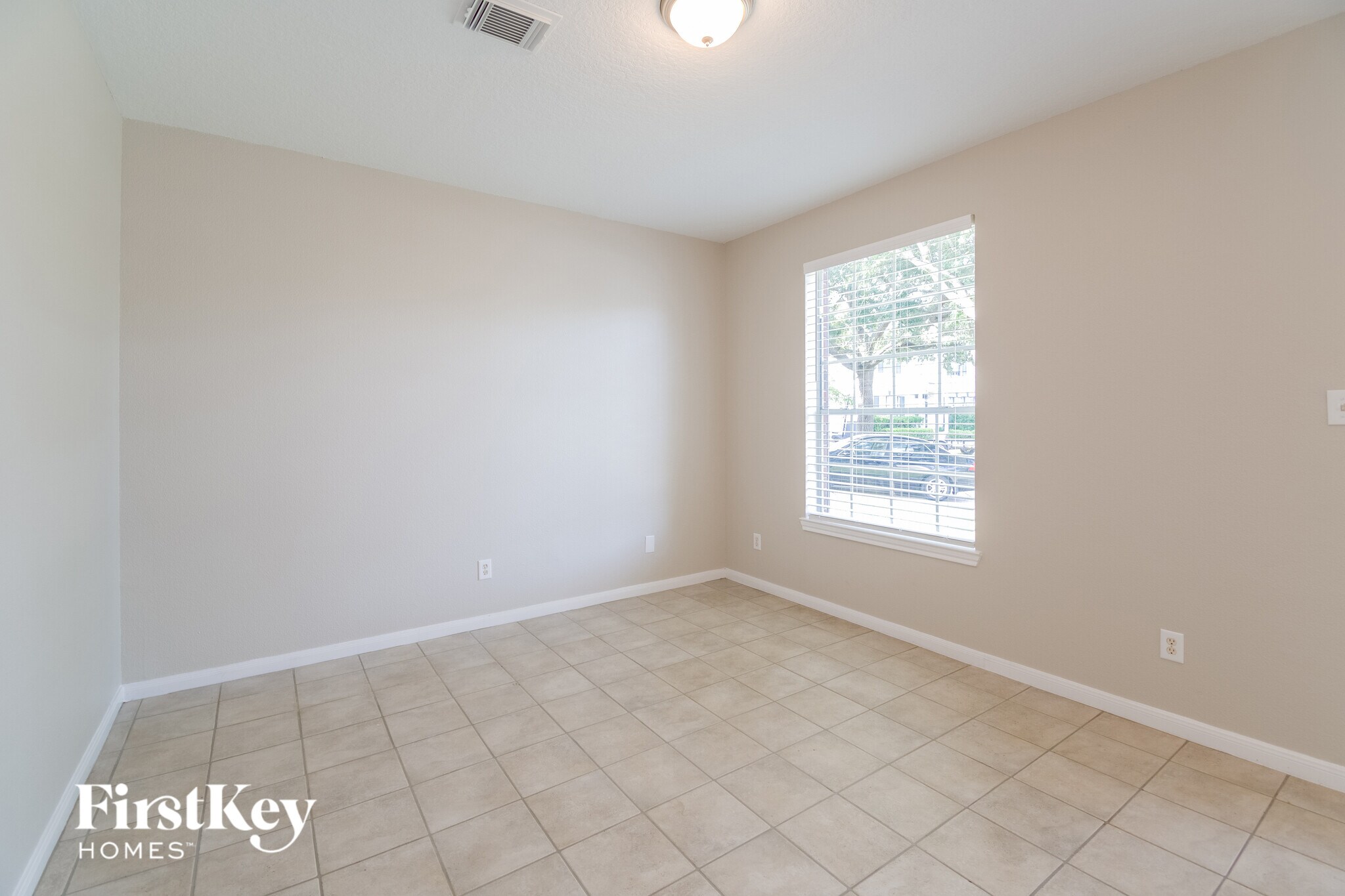 Building Photo - 1816 Oak Lake Cir