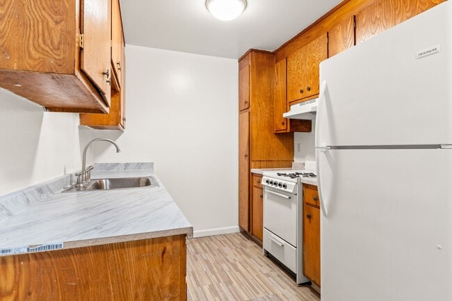 Building Photo - 2674 Parker Ave