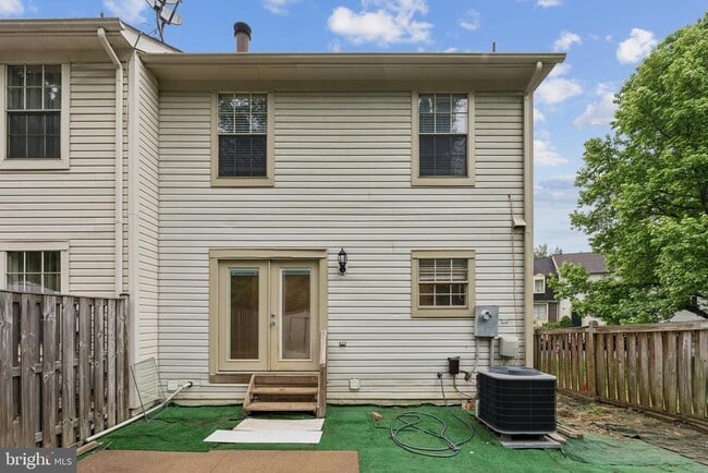 Building Photo - 5790 Burke Towne Ct