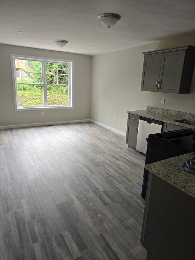 Building Photo - Megway Ct. (2-5)