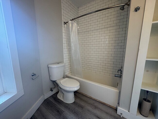 Building Photo - 1960 W 65th St