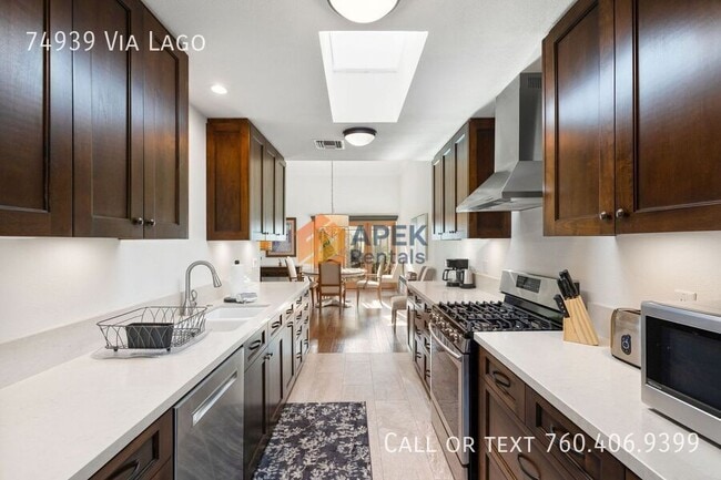 Building Photo - 74939 Vía Lago