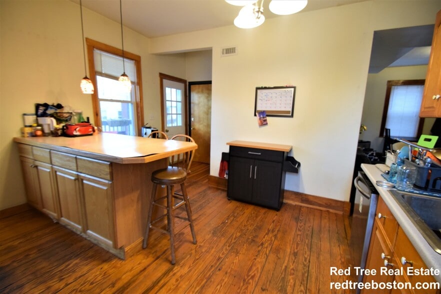 Building Photo - 346 Faneuil St