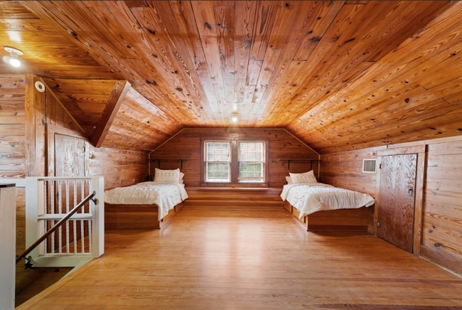 Building Photo - Updated 3-Bed, 2-Bath Home on Private Road...