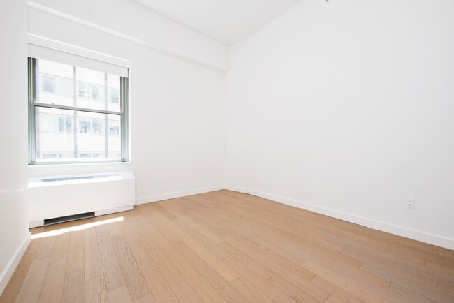 Interior Photo - 20 Exchange