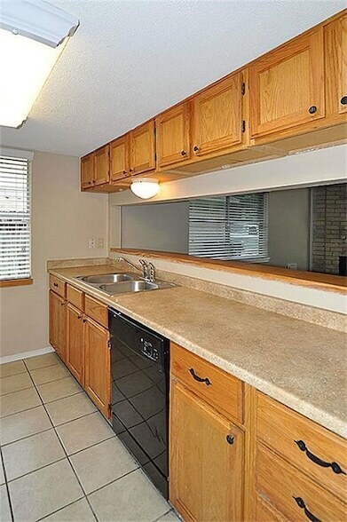 Building Photo - 28302 Doverbrook Dr