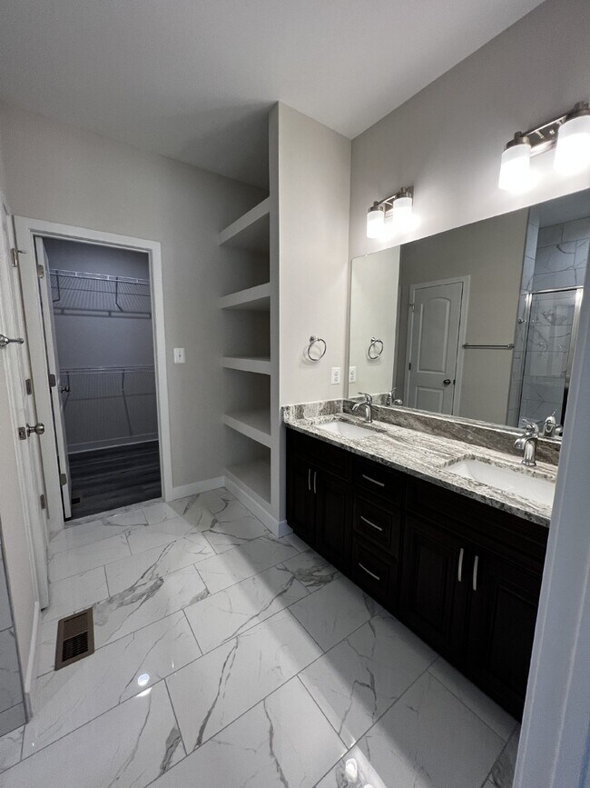 Building Photo - 38 Meadow View Ln