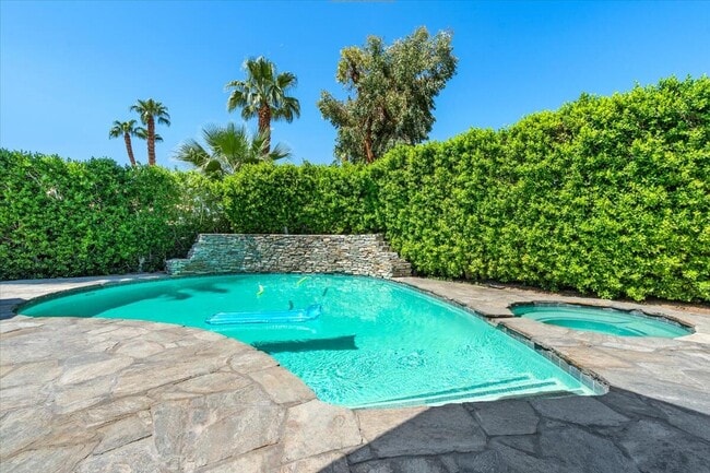 Building Photo - 76140 Fairway Dr