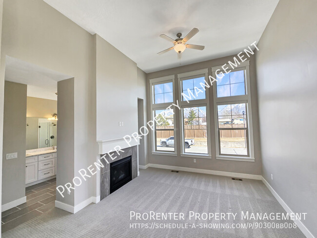 Building Photo - Modern 3 Bed, 2.5 Bath Sandy Townhome