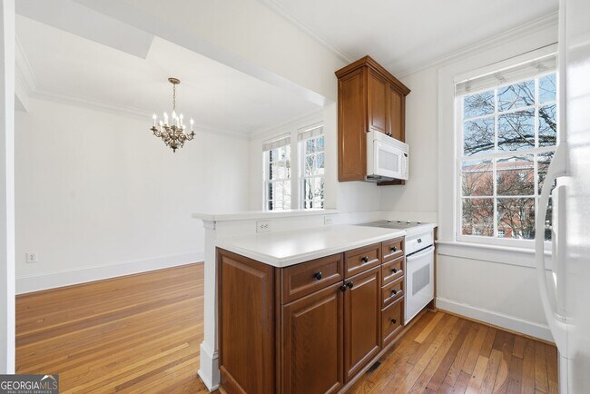 Building Photo - 2814 Peachtree Rd NW