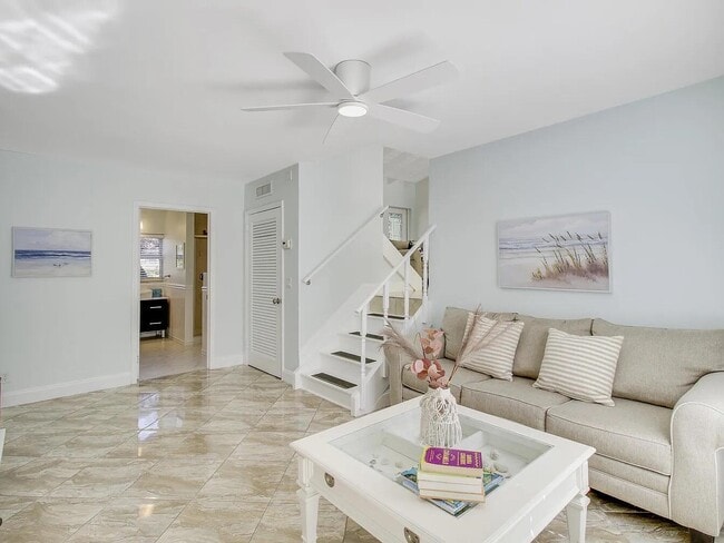 Building Photo - 1310 Manor Dr