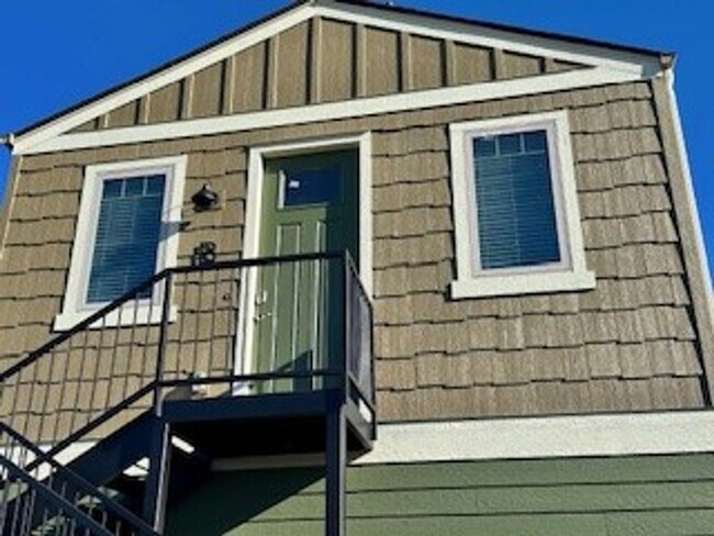 Building Photo - Bungalow for Rent