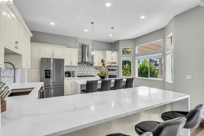 Building Photo - 2435 Pinehurst Ct