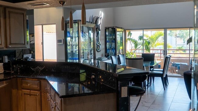 Building Photo - 1635 Royal Palm Dr S