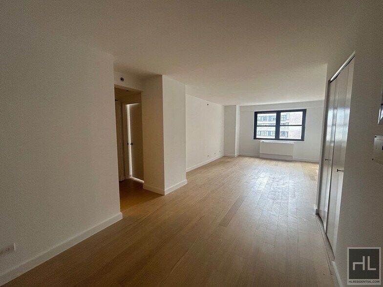 Building Photo - East 39th Street