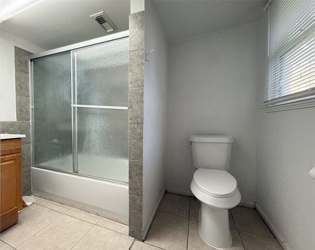 Building Photo - 723-727 W 27th St